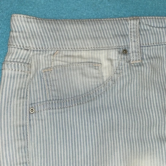 MOSSIMO pinstripe denim mid rise capri jeggings stretchy soft size 10 - Picture 4 of 14